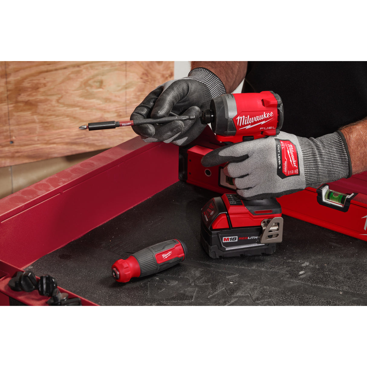 Milwaukee 4932498174 Șurubelniță SHOCKWAVE™ multi-bit 14 în 1