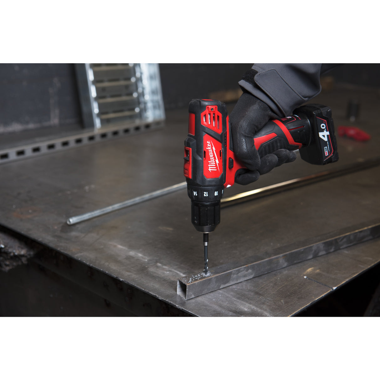 Milwaukee M12bdd-402c mașină de găurit sub-compactă 4933441925