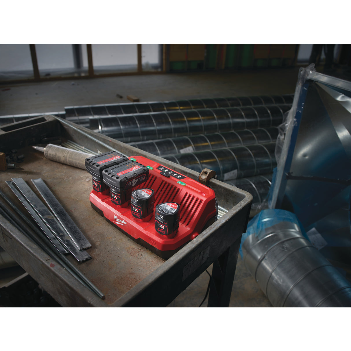 Milwaukee M12c4 încărcător acumul.   4932430554