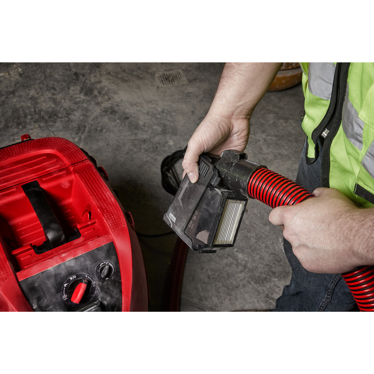 Milwaukee M12udel-201b aspirator acu.   4933471461