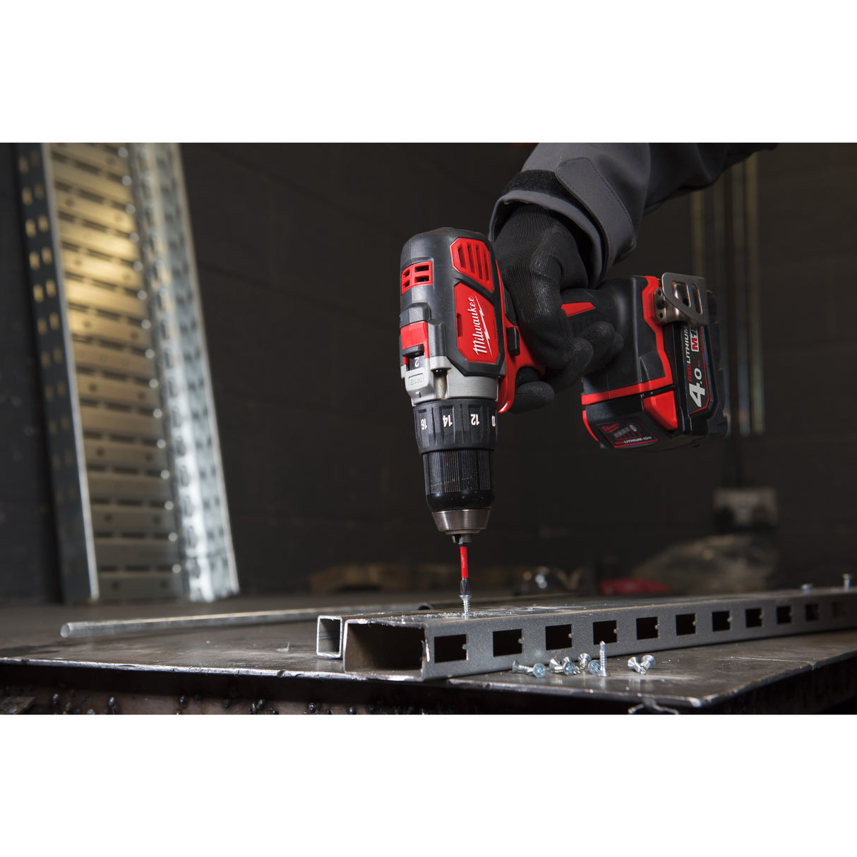 Milwaukee M18bdd-402c mașină de găurit și înșurubat cu acumulator 4933443565