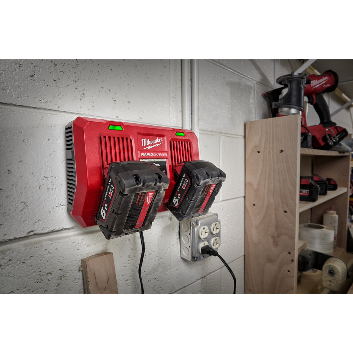 Milwaukee M18dfc încărcător acumul.   4932472073