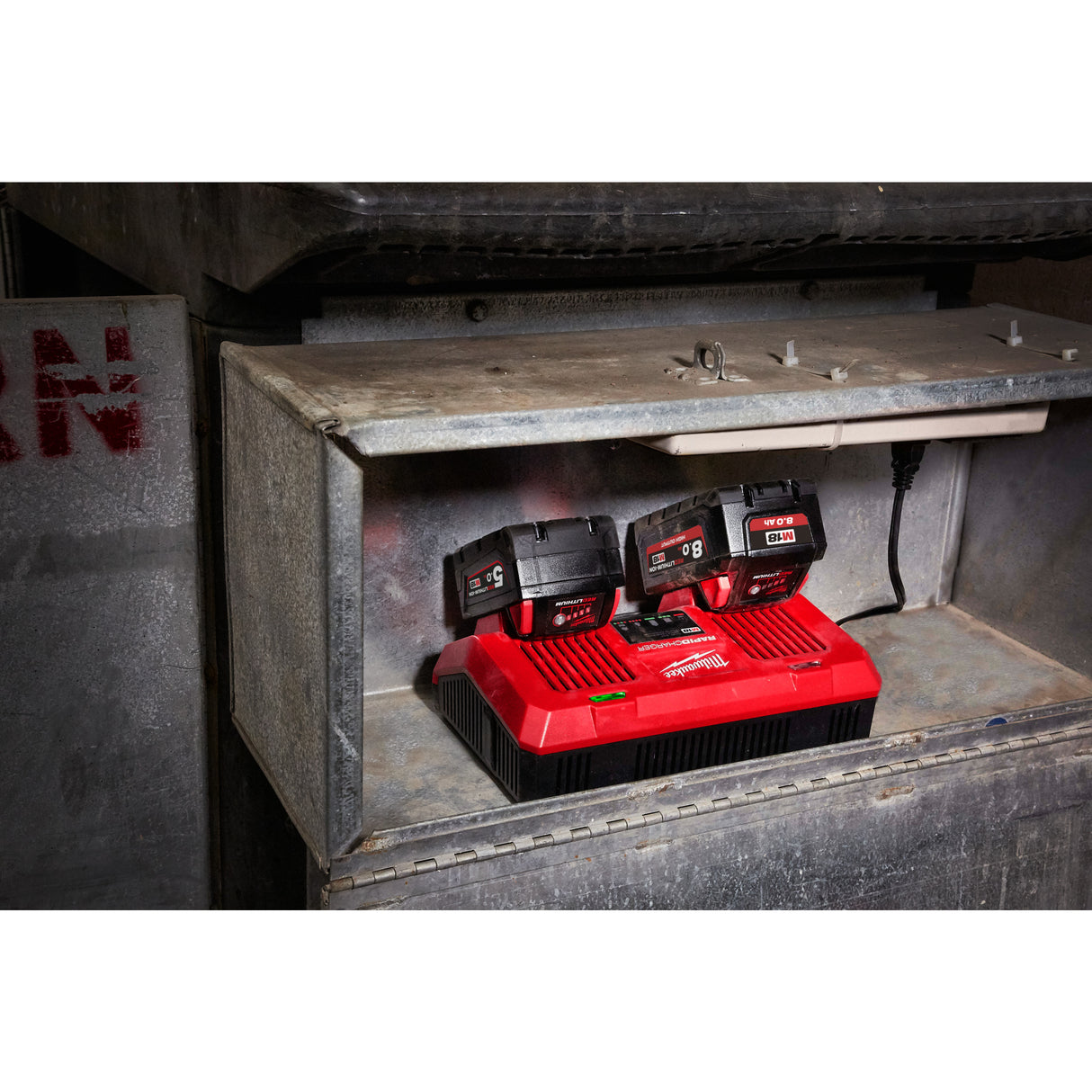 Milwaukee M18dfc încărcător acumul.   4932472073