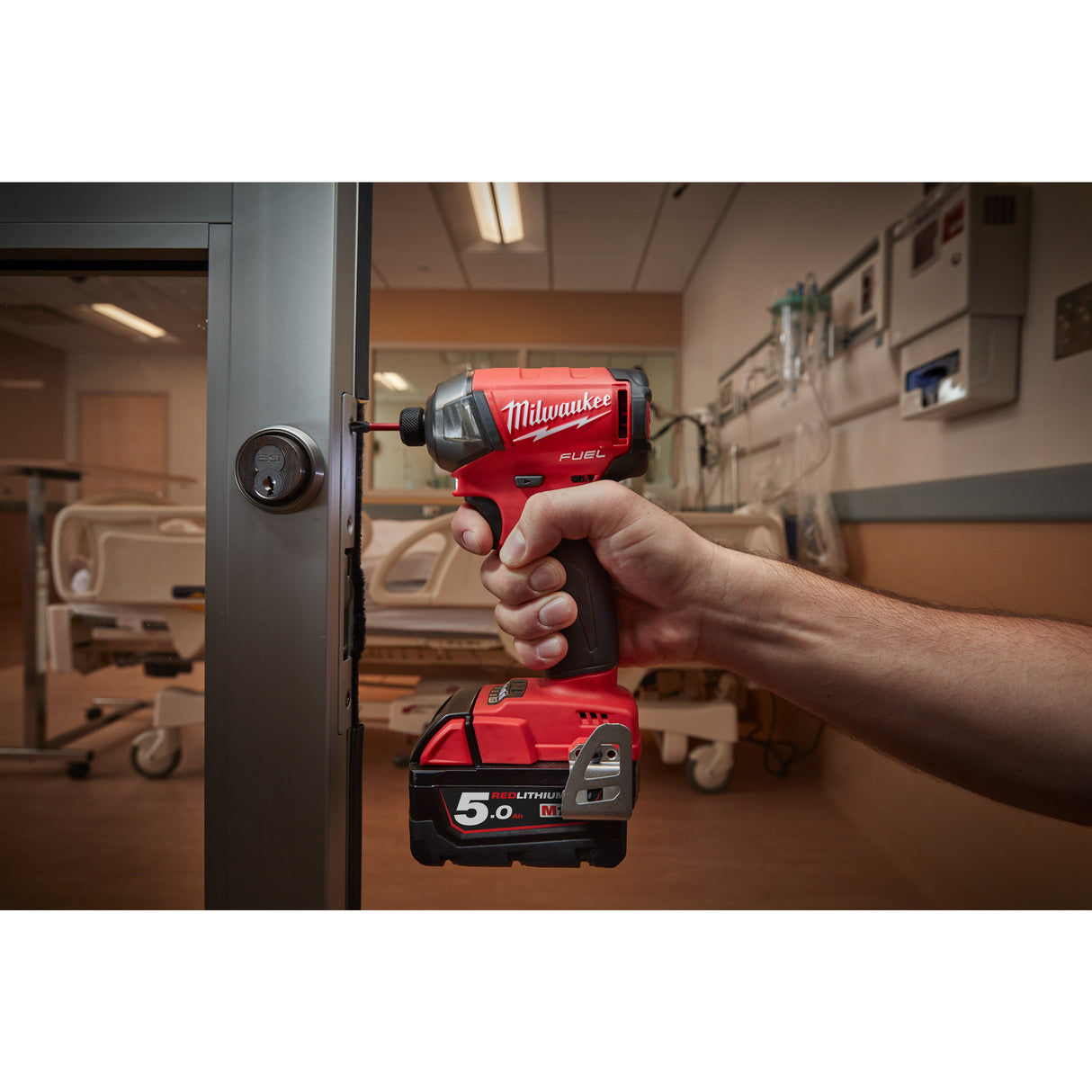 Milwaukee M18fqid-502x mașină de înșurubat impact cu acumulator 4933451790