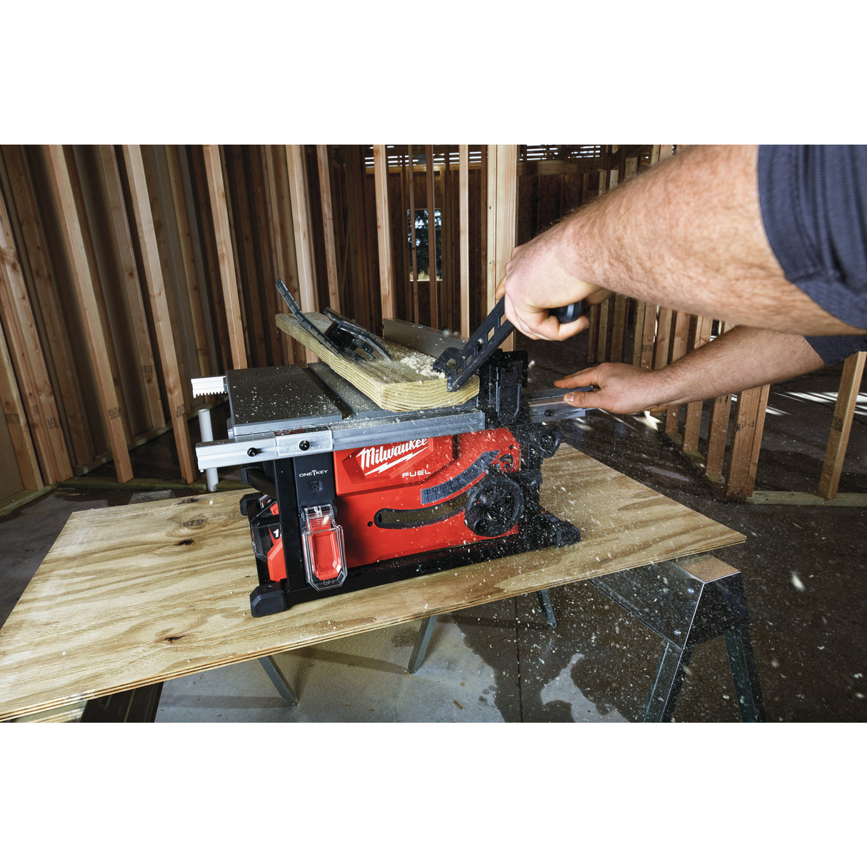 Milwaukee M18fts210-121b fier.circular el.   4933464225