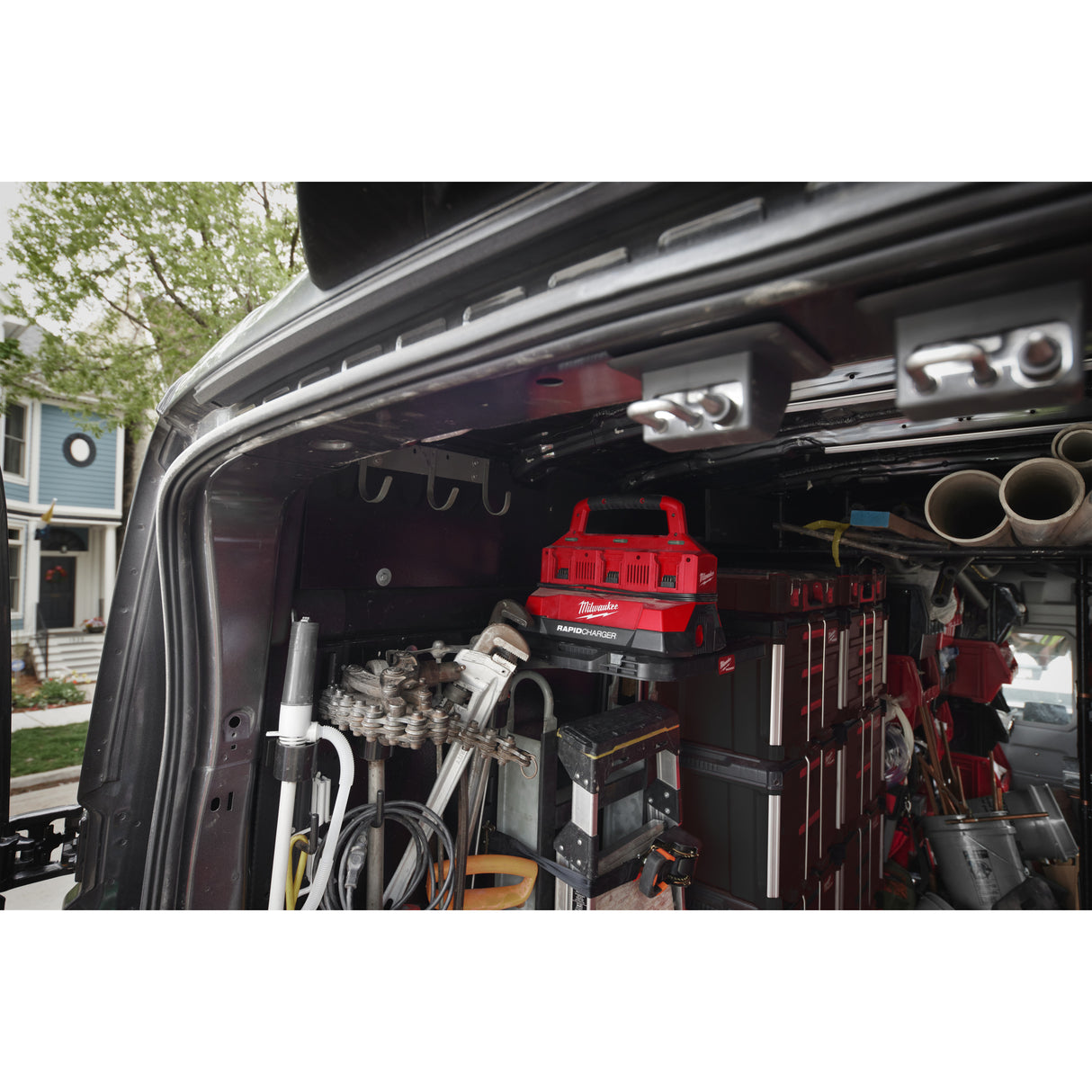 Milwaukee M18pc6 încărcător cu 6 porturiPACKOUT™ 4932480162