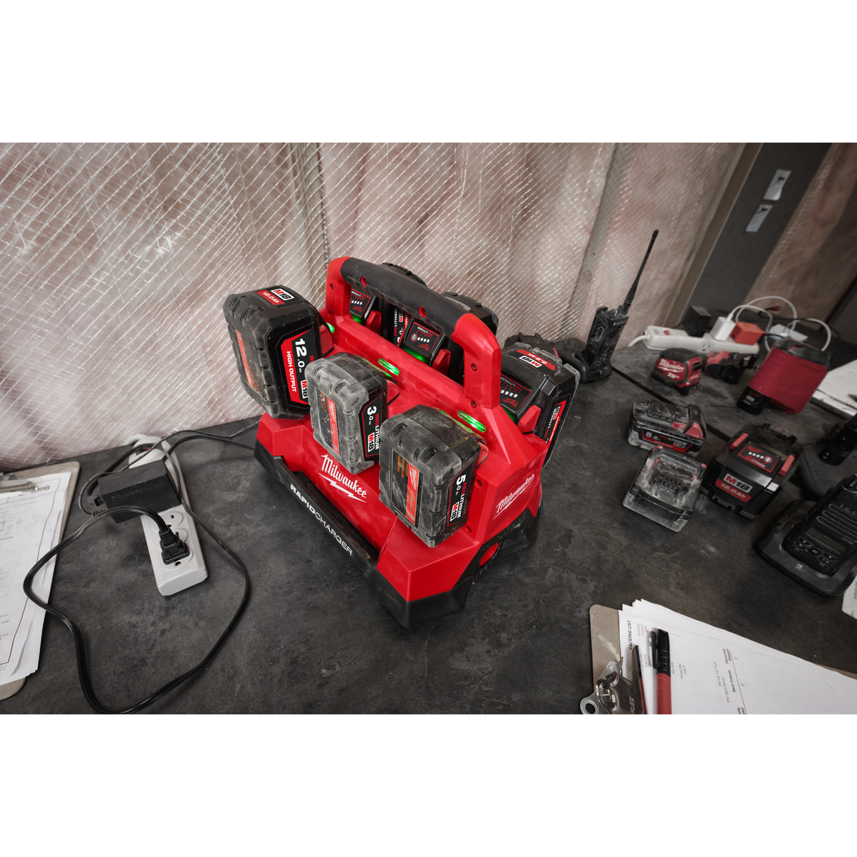 Milwaukee M18pc6 încărcător cu 6 porturiPACKOUT™ 4932480162